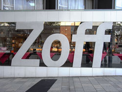 Zoff（ゾフ）のメガネの安さの秘密