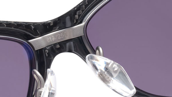 999.9 feelsun（フォーナインズ・フィールサン） カーボンファイバー製のスペシャルモデルを限定販売
