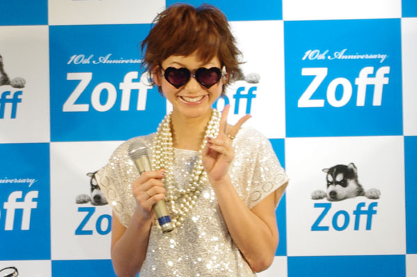 西山茉希さんが語る「メガネ選びの極意」