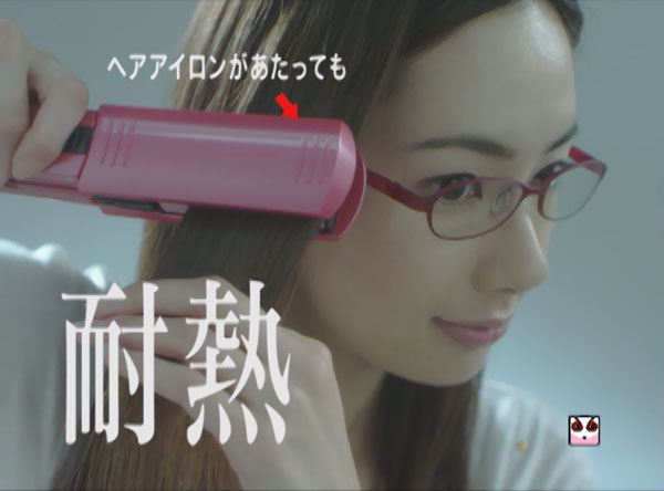 赤ちゃんに引っ張られても大丈夫、メガネスーパーの新作メガネEVER FORCE（エバーフォース）