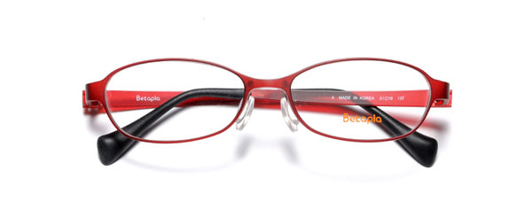 メガネスーパーの新作メガネ Betapla（ベータプラ） 14-0004。価格：16,800円（レンズ込み）。