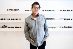 Oliver Peoples（オリバーピープルズ）の創業者・デザイナー Larry Leight（ラリー・レイト）氏が語るサングラスの選び方