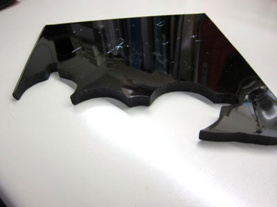 （写真1）坂本龍一さんの黒い丸メガネに使われた特注の極厚12mm生地。