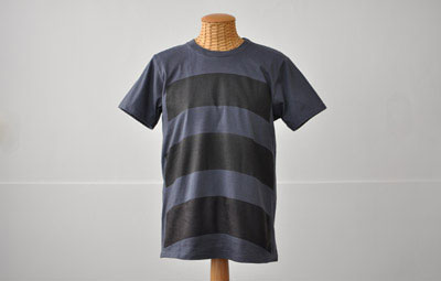 （写真5）wipe T shirt の top カラー：ブルーブラック。