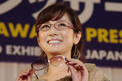 高島 彩さん、メガネ ベストドレッサー賞受賞「これからは着飾るためのメガネを掛けたい」