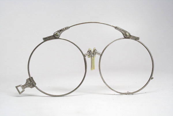 Vintage Oxford Pince-nez Eyeglasses。価格：98ドル（執筆時現在、7,640円）