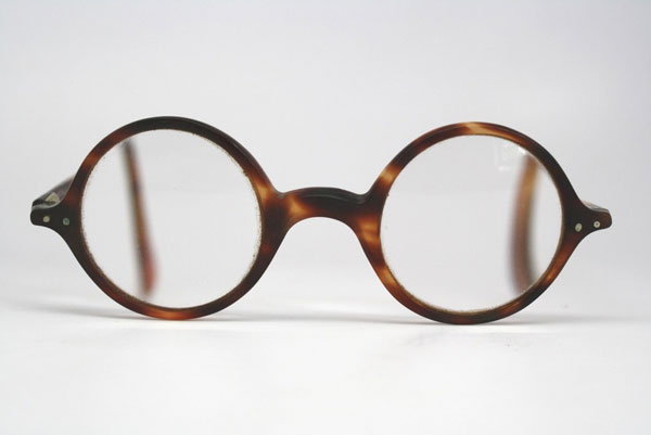 （写真9）Vintage Tortoiseshell Eyeglasses。価格；138ドル（約10,740円）