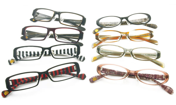 （写真4）Coolens（クーレンズ） 「すべらないメガネ」。セル（プラスチック）フレームはストライプ柄やチェック柄などの全4型。image by エヌ・ティ・コーポレーション