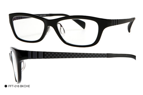 （写真2）眼鏡市場 FREE FiT（フリーフィット） FFT-016 カラー：BKCHE。価格：15,750円（レンズ込み）。