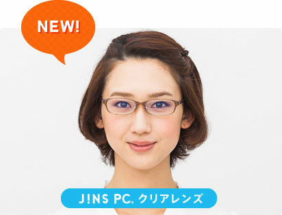 （写真5）JINS PC クリアレンズの着用イメージ。