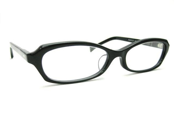 （写真4）Opticien Loyd（オプティシャン ロイド）Public 002M。カラー：1（ブラック）価格：18,900円。