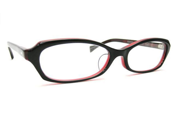 （写真6）Opticien Loyd（オプティシャン ロイド）Public 002M。カラー：11（ブラック/レッド）価格：18,900円。