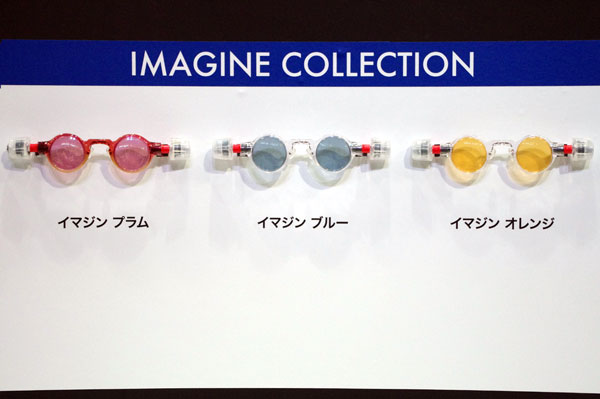 「JOHN LENNON（ジョン・レノン）」IMAGINE COLLECTION（イマジン・コレクション）。（左より）「イマジン プラム」「イマジン ブルー」「イマジン オレンジ」。image by GLAFAS【クリックして拡大】