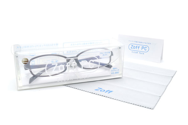 （写真5）Zoff PC CLEAR LENS PACK（ゾフ・ピーシー クリアレンズ・パック）には、専用ケースとメガネ拭きがセットになっている。image by インターメスティック【クリックして拡大】