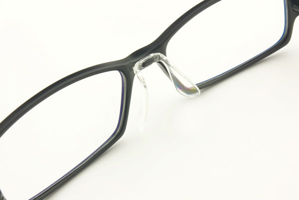 （写真2）Coolens（クーレンズ）「すべらないメガネ」の「ストレスフリーノーズパッド」。 image by エヌ・ティ・コーポレーション【クリックして拡大】