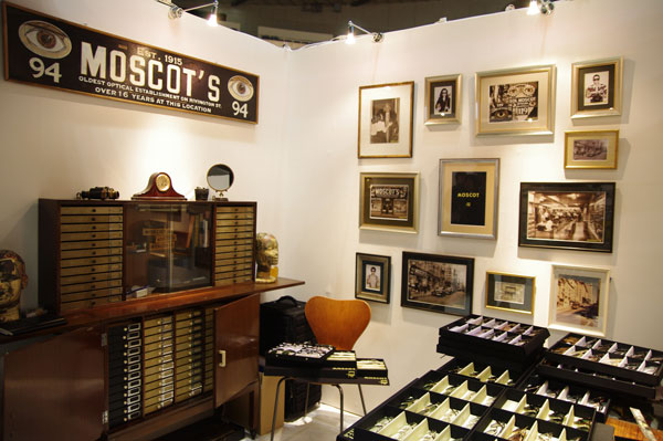 MOSCOT（モスコット）のブースは、まさにアメリカといった感じ。【クリックして拡大】