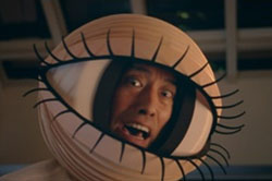 筧利夫が疲れた「目」を演じる～メガネスーパーの新レンズ MEKARA（メカラ）の新CM「トキメキ」篇
