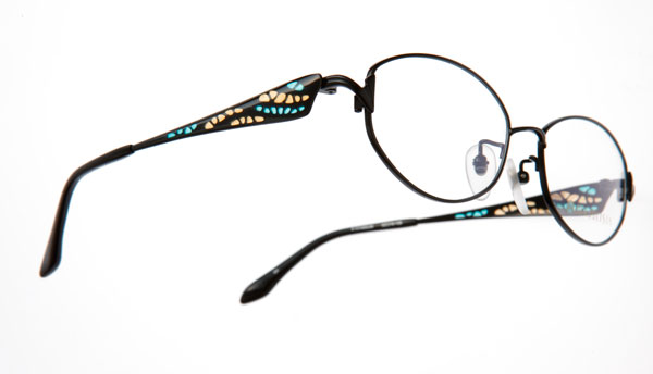 眼鏡市場 mAJOLISTA（マジョリスタ）MJL-003 カラー：BK（ブラック・写真）・PK（ピンク）・LOR（ライトオレンジ） 価格：18,900円（レンズ込み） image by メガネトップ 【クリックして拡大】