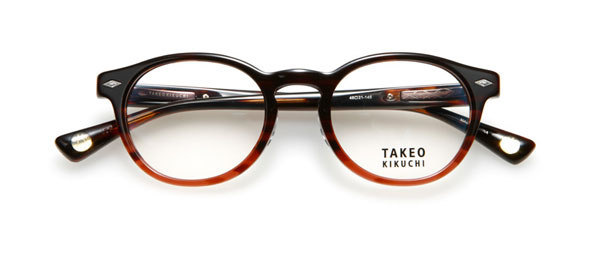 眼鏡市場 『TAKEO KIKUCHI』リミテッドモデル TKO-104 カラー：ブラウン（写真）・ダークブラウン・ブラック 価格：18,900円（レンズ込み）