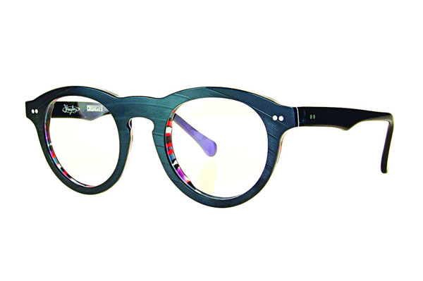 Vinylize（バイナライズ）CORBUSIER 1940年代のデザインをモチーフにしたフレーム。  （出典）http://7inchoptics-com.myshopify.com/collections/vinylize-collection/products/vinylize-corbusier-optical