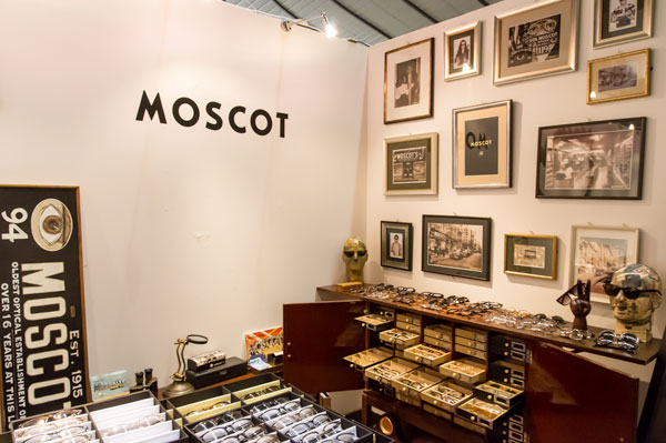 MOSCOT（モスコット）のブースは、ブランドの世界観を感じさせてくれる。 【クリックして拡大】