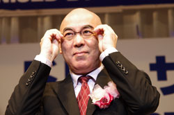 百田尚樹がメガネベストドレッサー賞 文化界部門受賞「メガネをほめられるとうれしい」