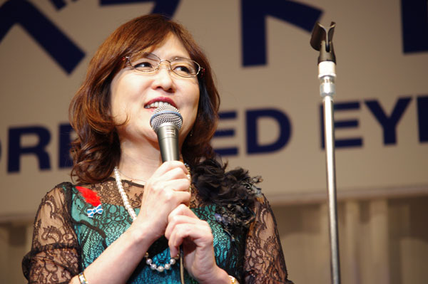 稲田大臣がスピーチの際に掛けていたメガネは、 福井メガネ工業 ESPLENDER EP-834 【クリックして拡大】