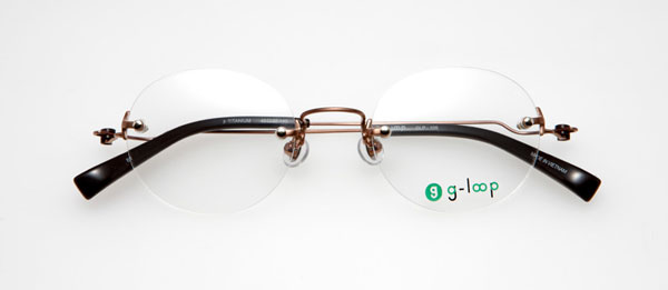 眼鏡市場 g-loop（ジーループ） GLP-109 カラー：BR（ブラウン、写真）、GR（グレー）、BK（ブラック）、SM（シルバーマット） 重さ：5.6g サイズ：45□22-140 価格：15,750円（レンズ込み）