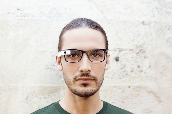 「Google Glass」（グーグル グラス）「Thin」の着用写真。