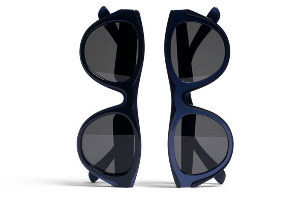 MYKITA（マイキータ）× Maison Martin Margiela（メゾン マルタン マルジェラ） 「DUAL（デュアル）」 （左）MMDUAL003 Blue / Navy Blue（右）MMDUAL004 Blue / Navy Blue 【クリックして拡大】