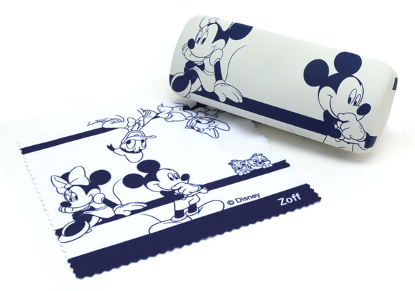 「Disney Collection created by Zoff （ディズニーコレクション クリエイティッド バイ ゾフ）」のオリジナルケース＆メガネ拭き。ケースの表側には「ミッキー＆ミニー」。