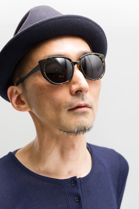 Micedraw Tokyo（マイスドロー トーキョー）WS1004 カラー：A02を筆者が掛けてみたところ。 今期の新作サングラスの中では、いちばん大人っぽい雰囲気かも。 希望小売価格：21,000円（税抜）。 【クリックして拡大】