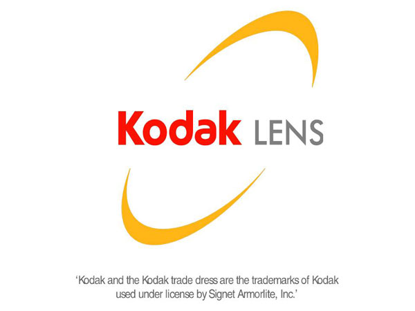 Continuer（コンティニュエ）の「伊達メガネ用調光レンズ」は、レンズメーカーとして名高い Kodak（KODAK）社製。 従来品よりも、着色・退色のスピードが速いのがうれしい。 ブラウンとグレーの2色展開で、価格は8,000円（税別） 【クリックして拡大】