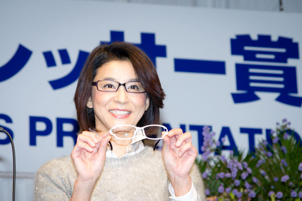 高嶋ちさ子がメガネ ベストドレッサー賞 文化界部門を受賞～いつかメガネを掛けてコンサートの舞台に立ちたい