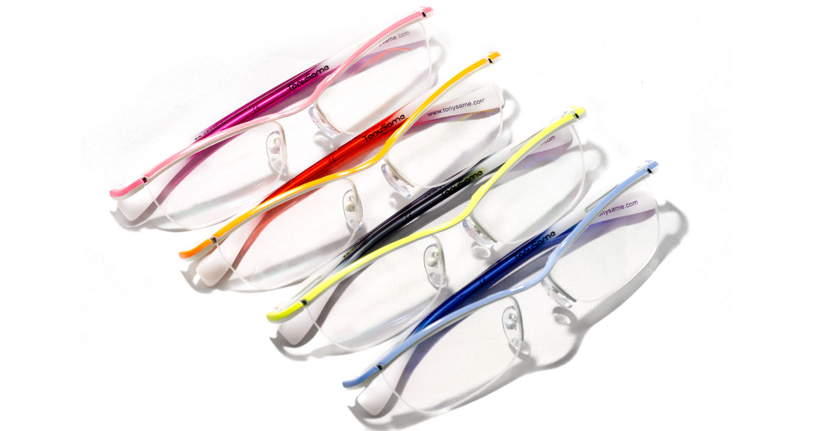 TonySame（トニーセイム）のネオンカラーフレームでメガネを