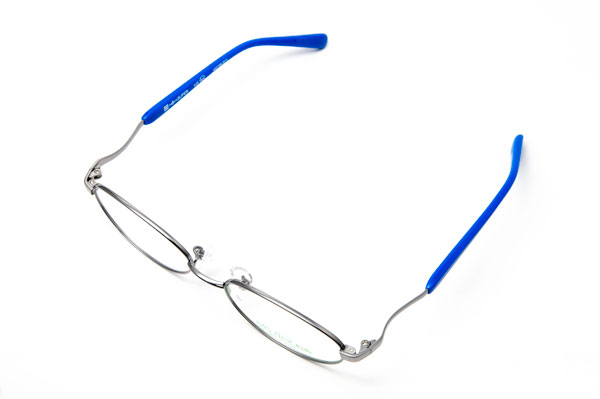 MS flex KIDS（エムエスフレックス キッズ）は、素材とカタチにこだわった、壊れにくくてズレにくいメガネフレーム。