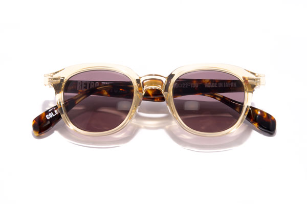 RETRO FUTURE BY 900（レトロ フューチャー バイ キュウヒャク） RF-005 カラー880 参考価格：35,000円（税別） 黄色味がかったクリアな生地と、左右のレンズをつなぐ太いブリッジが印象的。
