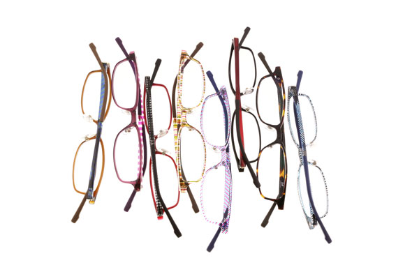 Zoff Reading Glasses（ゾフ・リーディング・グラス）は、度数が4種類、全8色とバリエーション豊富。メッセージカードも付いているので、プレゼントにもオススメ。 image by インターメスティック