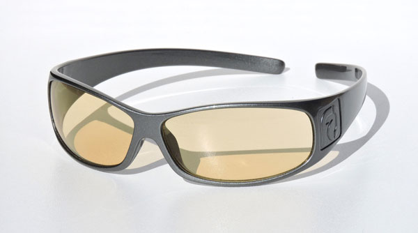 FAÇADE Computer Glasses（ファサード コンピューター グラス） カラー：Silver（シルバー） 価格：79.95ドル（執筆時現在9,643円） ブルーライトカットレンズを搭載。パソコンやスマートフォンの使用時やゲームをする時に最適。 image by FAÇADE