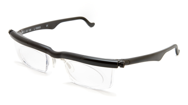 アドレンズ ライフワンは、自分で簡単に度数が調節できるメガネの最新モデル。