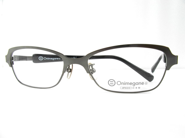 Onimegane × cocochi コラボレーション OG-7009 サイズ：54□17-140 価格：23,000円（税抜） しなやかなベータチタンとアセテート（プラスチック）を組み合わせたコンビネーションフレーム。着回ししやすく1本あれば重宝するはず。 image by cocochi