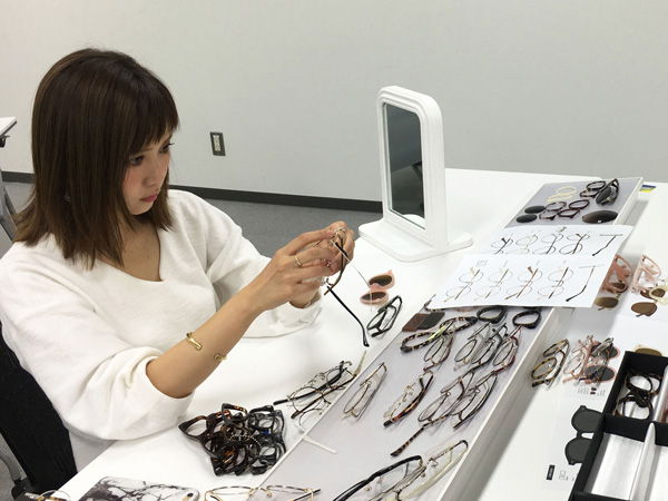Zoff（ゾフ）×田中里奈コラボ第2弾が7月より発売、メガネ・サングラスに加えて雑貨も登場