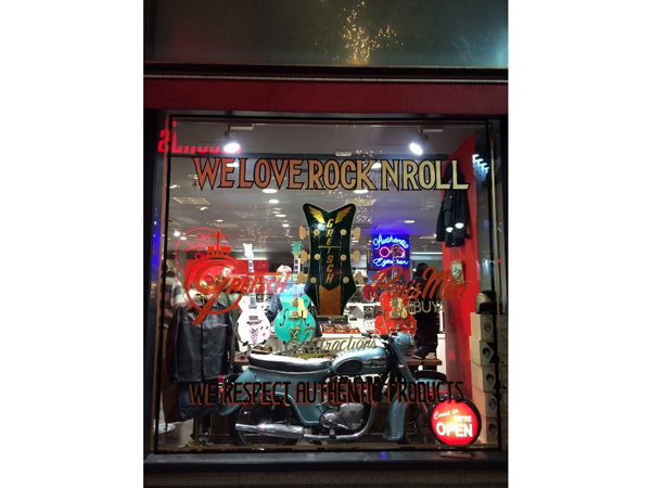 50年代がテーマの”遊べる””踊れる”メガネ店～パリミキ 神戸三宮センター店オープン