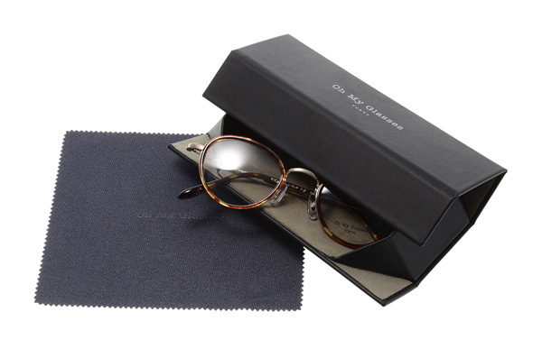 オープン記念として、フレーム・サングラスを16,200円（税込）以上購入したひとに「折りたたみ眼鏡ケース」を先着順でプレゼント。