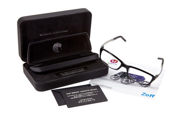 「Zoff SMART HAKUTOモデル」 価格：15,000円（税別）※世界限定1,000本 2種類の専用ケース、メガネ拭き、シリアルナンバー入りカードが付属。