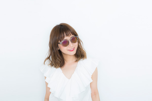 人気モデルの田中里奈プロデュースの「Zoff × RINA TANAKA "SUNGLASSES COLLECTION 2017"」からは、丸みあるカタチがかわいいボストンのサングラス3型がWeb限定で登場。