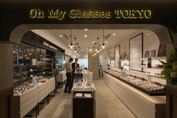 Oh My Glasses TOKYO エソラ池袋店は、Esola（エソラ）池袋の4階。