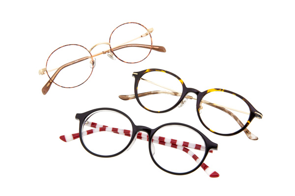 Zoff（ゾフ）の店舗には「まるメガネ」がズラリ100種類以上。