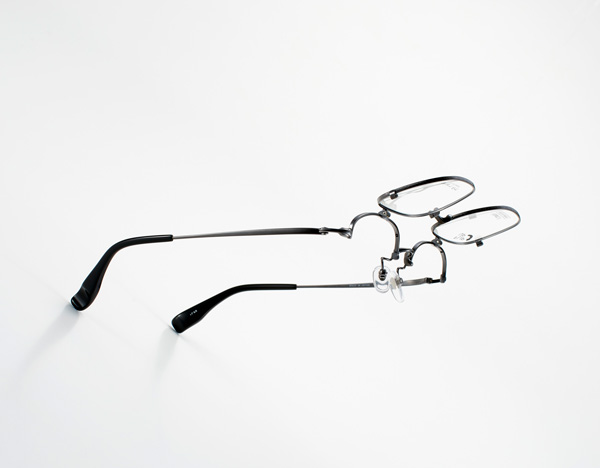 愛眼から跳ね上げ式メガネ「SMART FIT //slant.//」発売