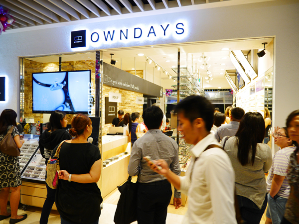 OWNDAYS（オンデーズ）は、2013年に海外初店舗をシンガポールにオープン。現在は12ヵ国で270店舗を展開。